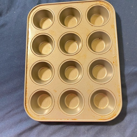 Other - Silver 🎁Mini Muffin or Cupcake Tin Great Condition 2/$10